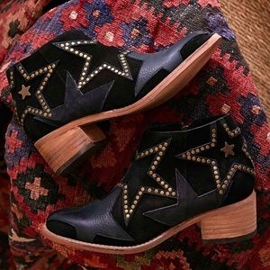Amazing black booties (NEW!)